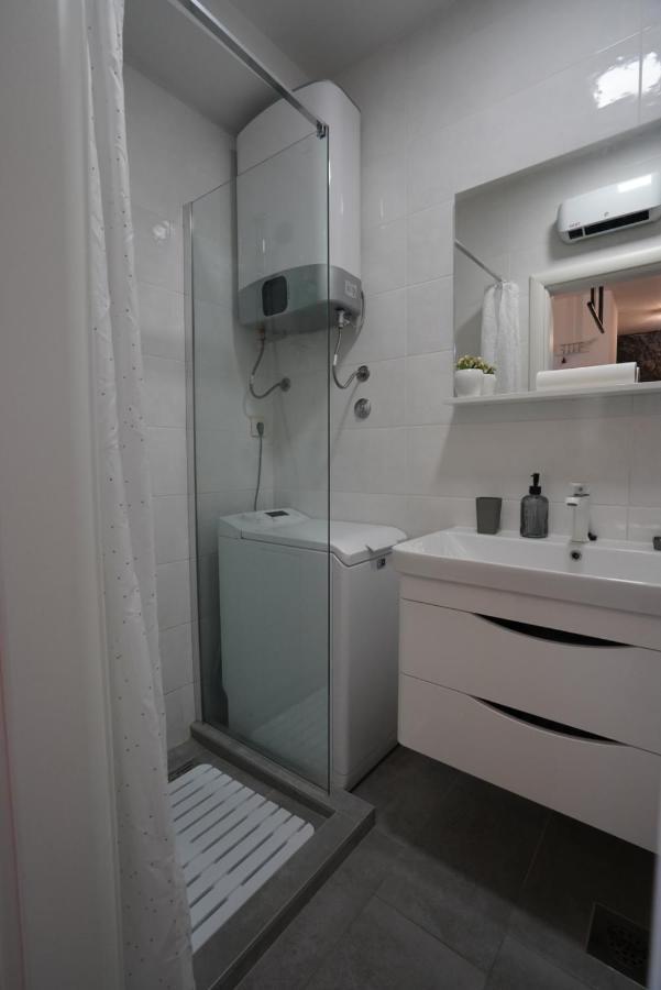 Ema&Nola Home Szybenik Zewnętrze zdjęcie